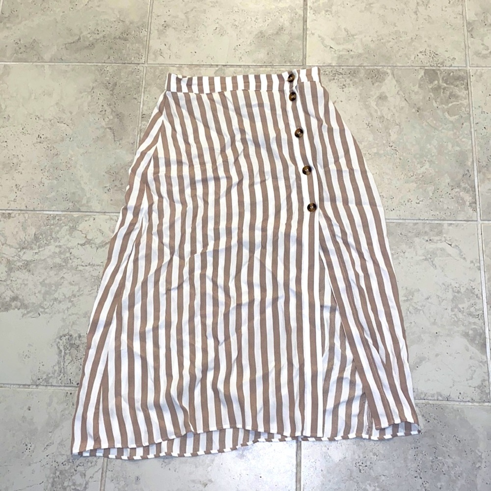 Button up striped skirt with slit
